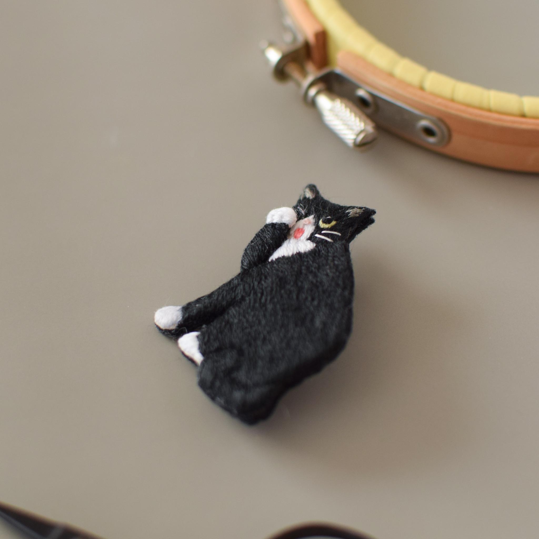 ★ご予約品★猫の手刺繍ブローチ | 4枚目