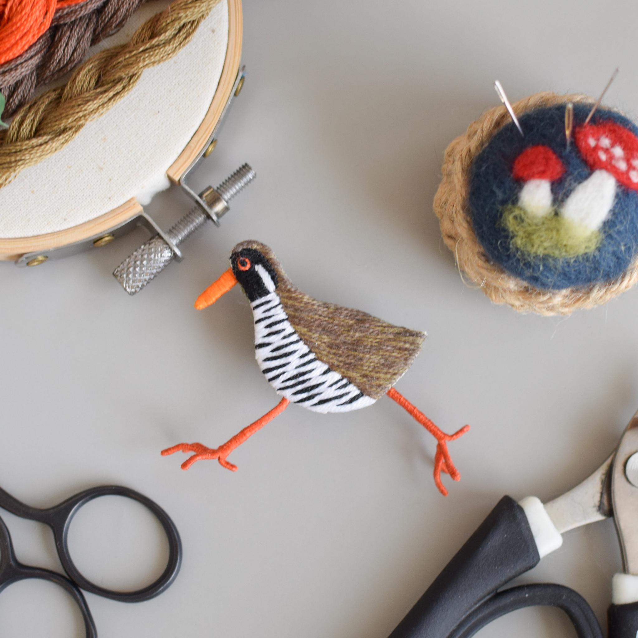 【刺繍キット】ヤンバルクイナのブローチ制作キット | 7枚目