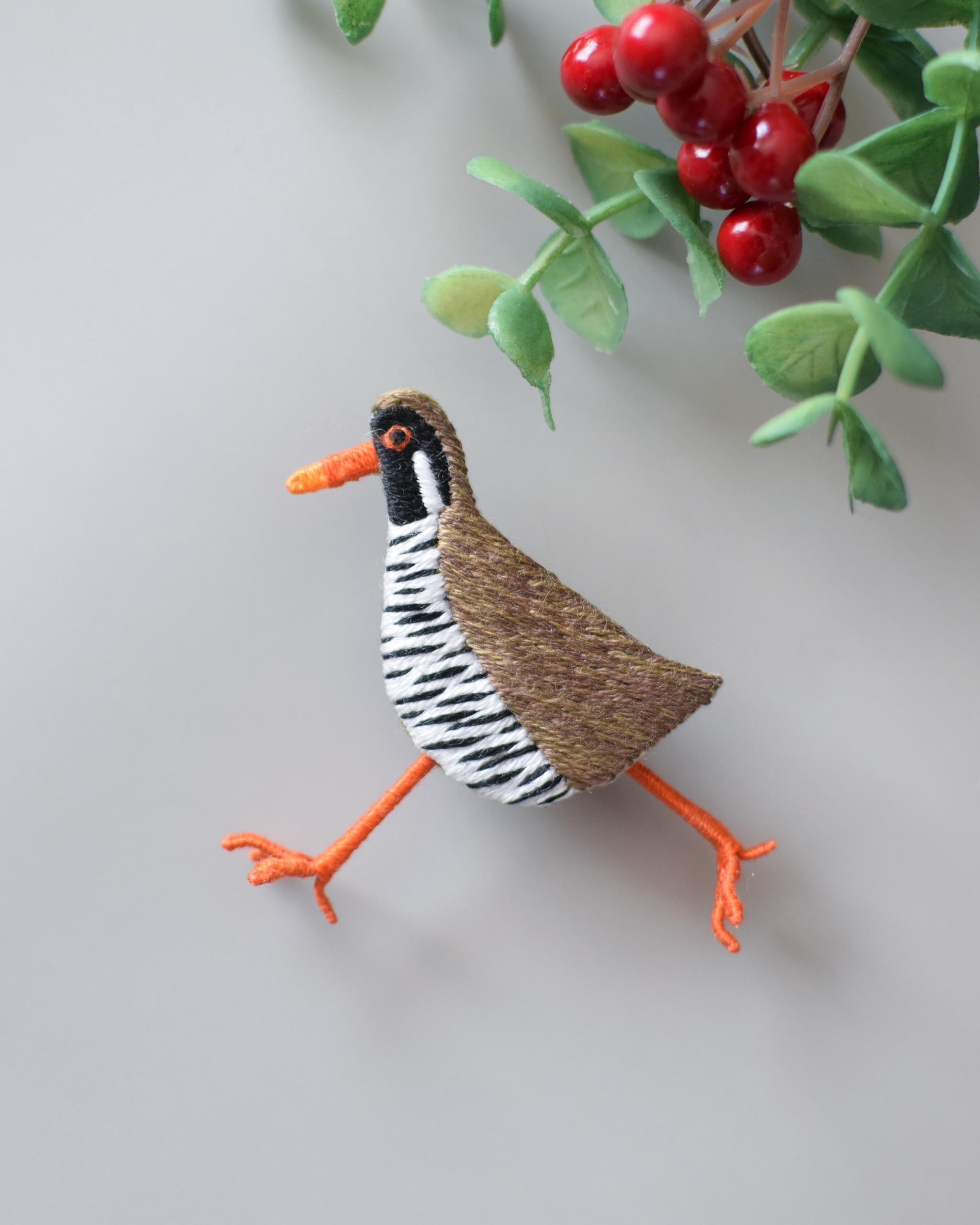 ヤンバルクイナの手刺繍ブローチ